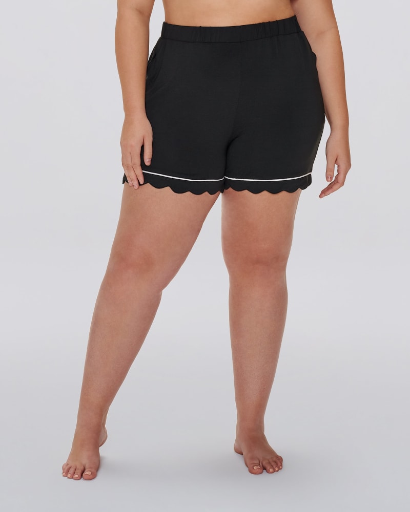 Front of a model wearing a size 3XL Becca Scallop Sleep Shorts in Black by Cotidié. | dia_product_style_image_id:299341